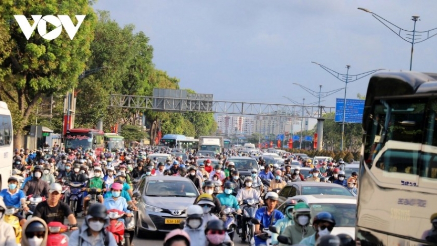 ILO supports projects to improve commuting safety for garment workers in Vietnam